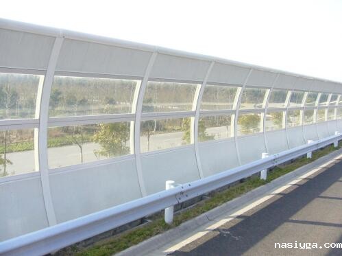 PC耐力板用在公路道路隔音屏板的厚度是多少？