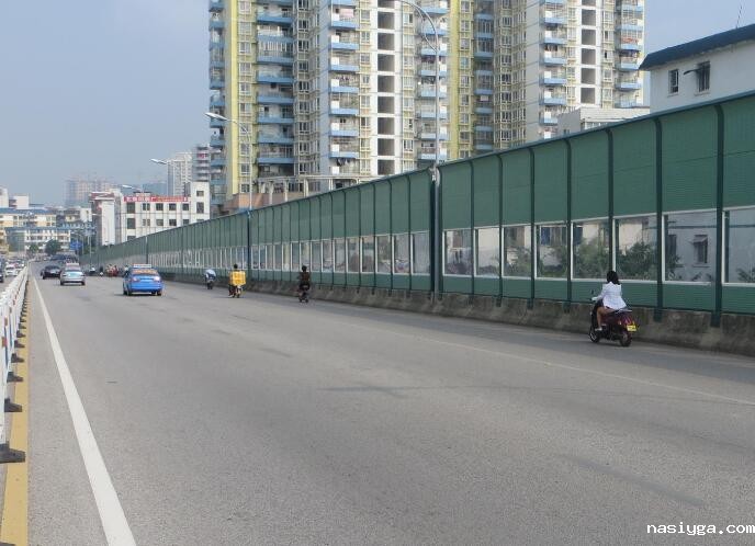 城市道路汽车噪音隔音屏PC板