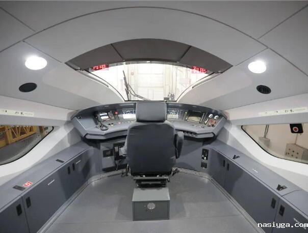 ​地铁高铁前风挡车窗PC耐力板