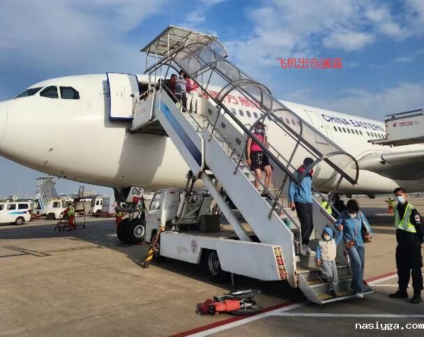 飞机出仓PC板雨棚