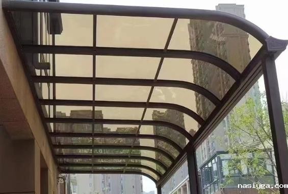 PC板和亚克力板的区别